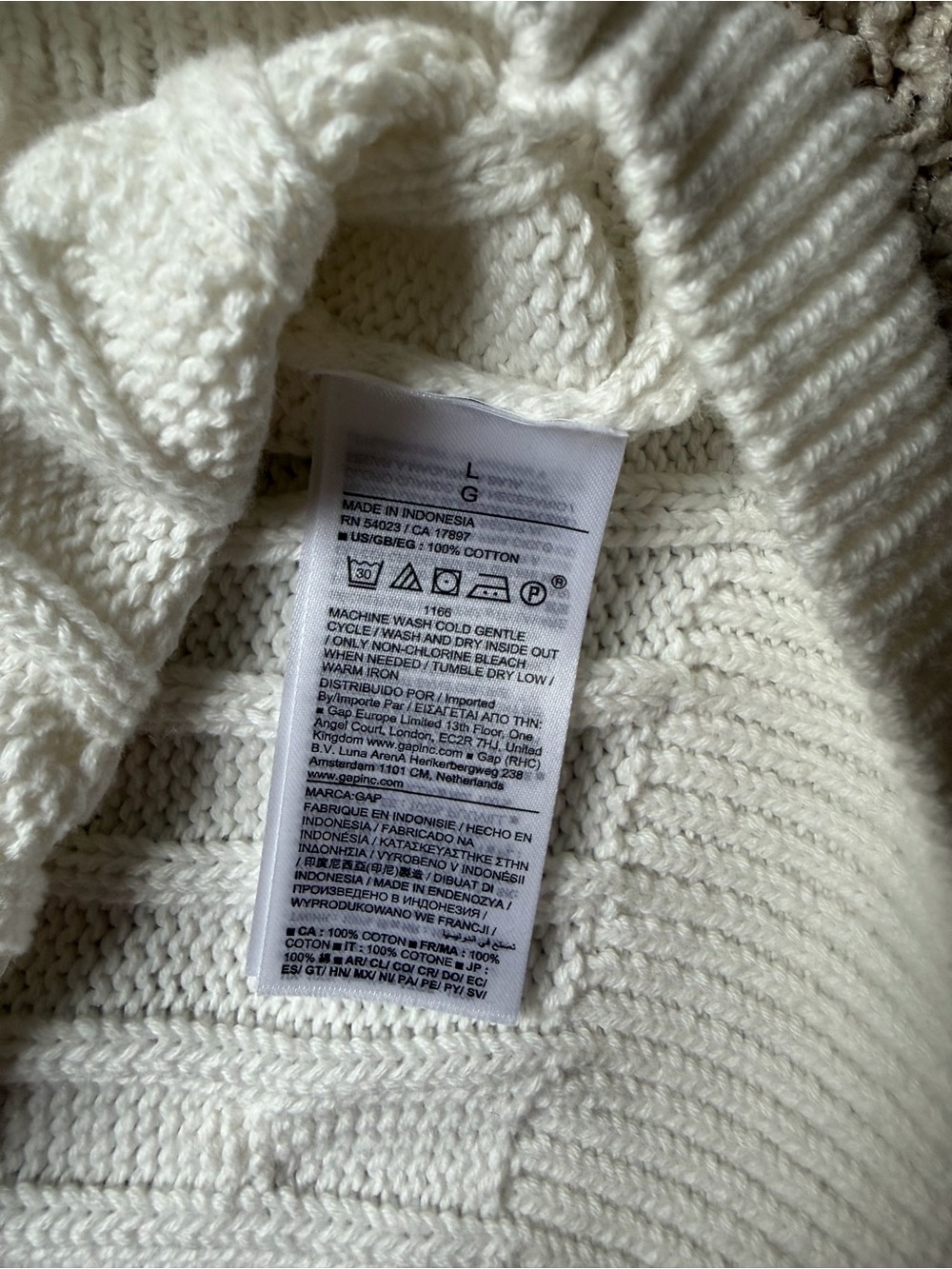 NWT GAP Women’s White Cable Knit V-neck Sweater Sz L - Picture 8 of 8